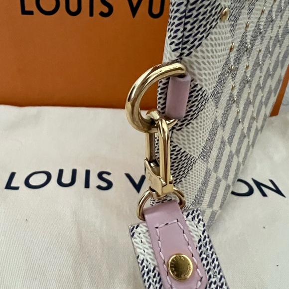Louis Vuitton City Pochette Pouch *RARE* - Picture 6 of 8